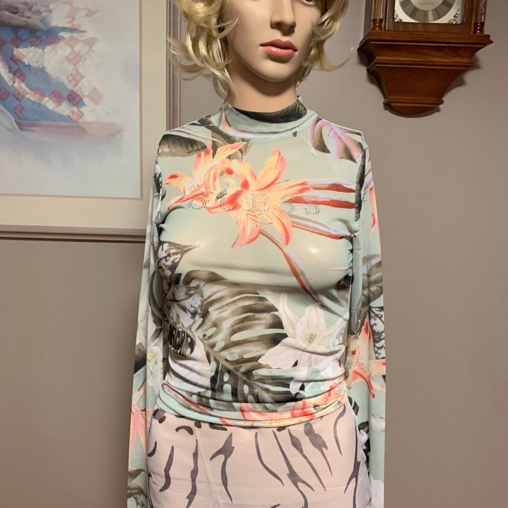 NWT GUESS Top